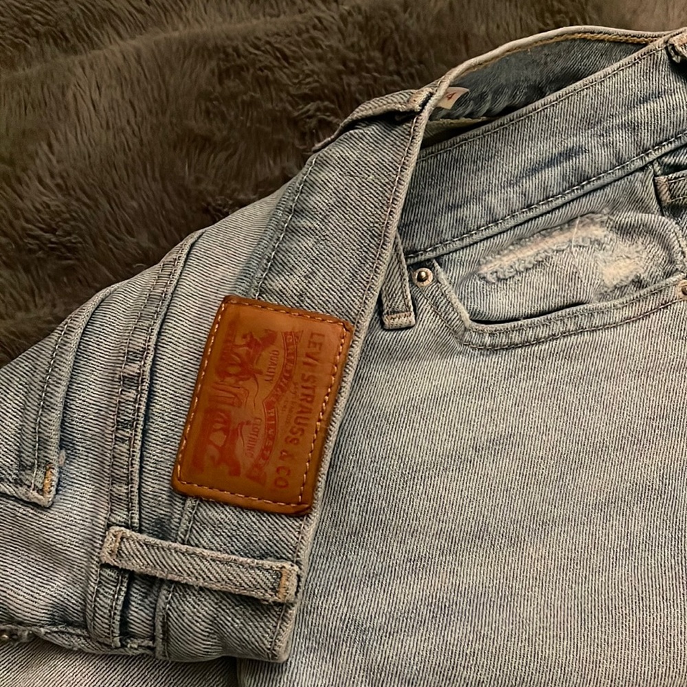 Levi’s 711 Distressed Skinny Jeans